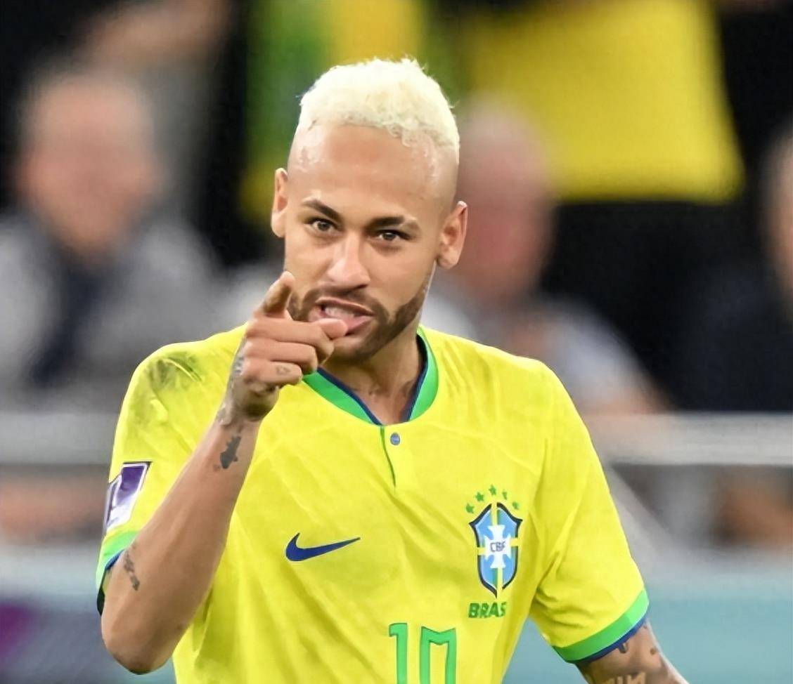 U8娱乐-阿斯顿维拉训练开放日；清晨遗憾出局引欢呼；全明星赛在即；心理建设被强调(阿斯顿维拉官网)