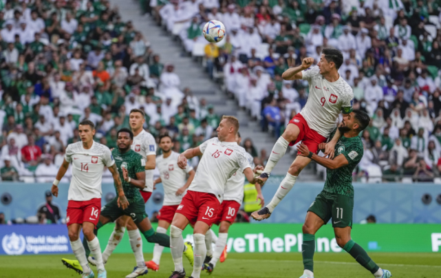 U8国际-莱万多夫斯基爆冷击败老鹰，回归赛场引爆全场！的简单介绍